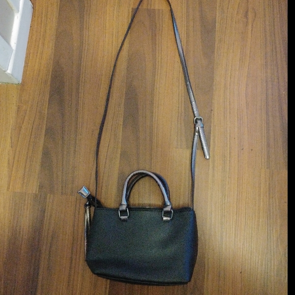 Bebe Cross Body - Picture 4 of 4